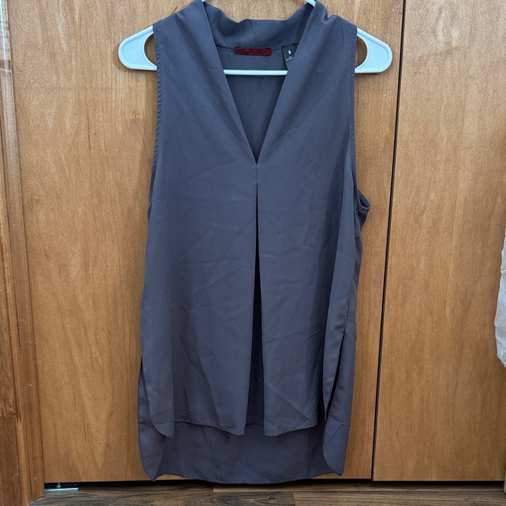 Elegant Sleeveless Gray Tank Top